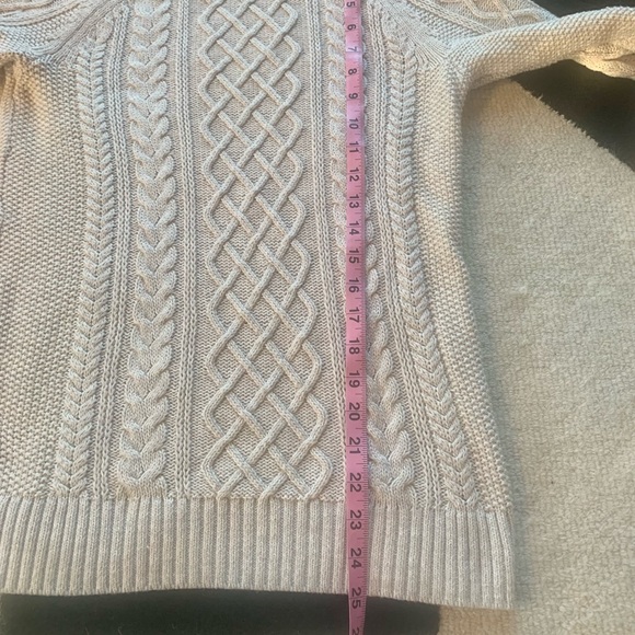NWT Gap Crewneck Cableknit Sweater Xsmall. Oatmeal. - Picture 2 of 9